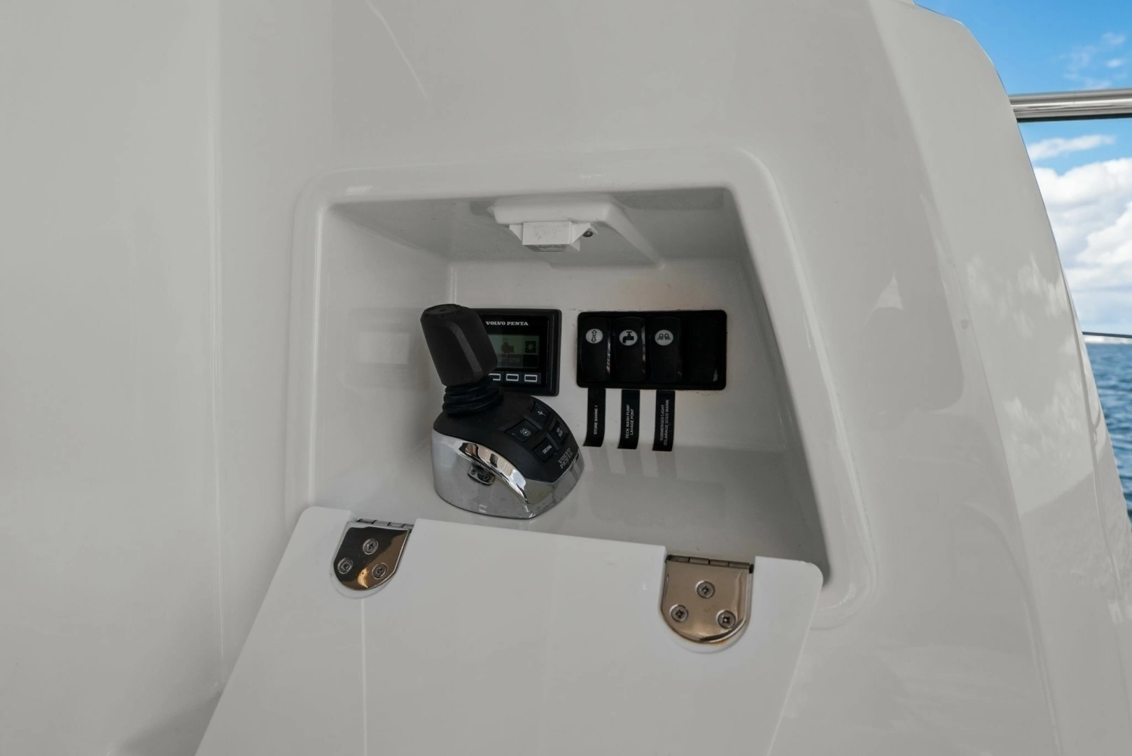 2020 Prestige 460 Flybridge - Image 16