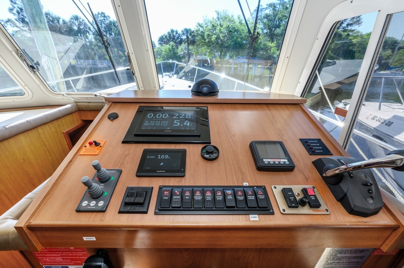 2009 Mainship Expedition 40 - Image 30