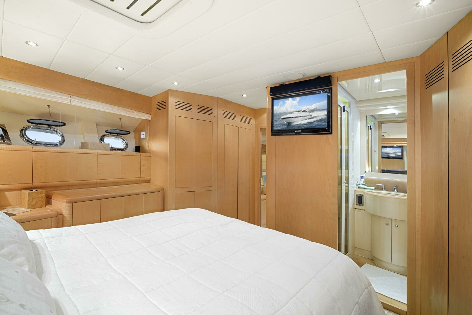 2001 Mangusta 72 - Image 57