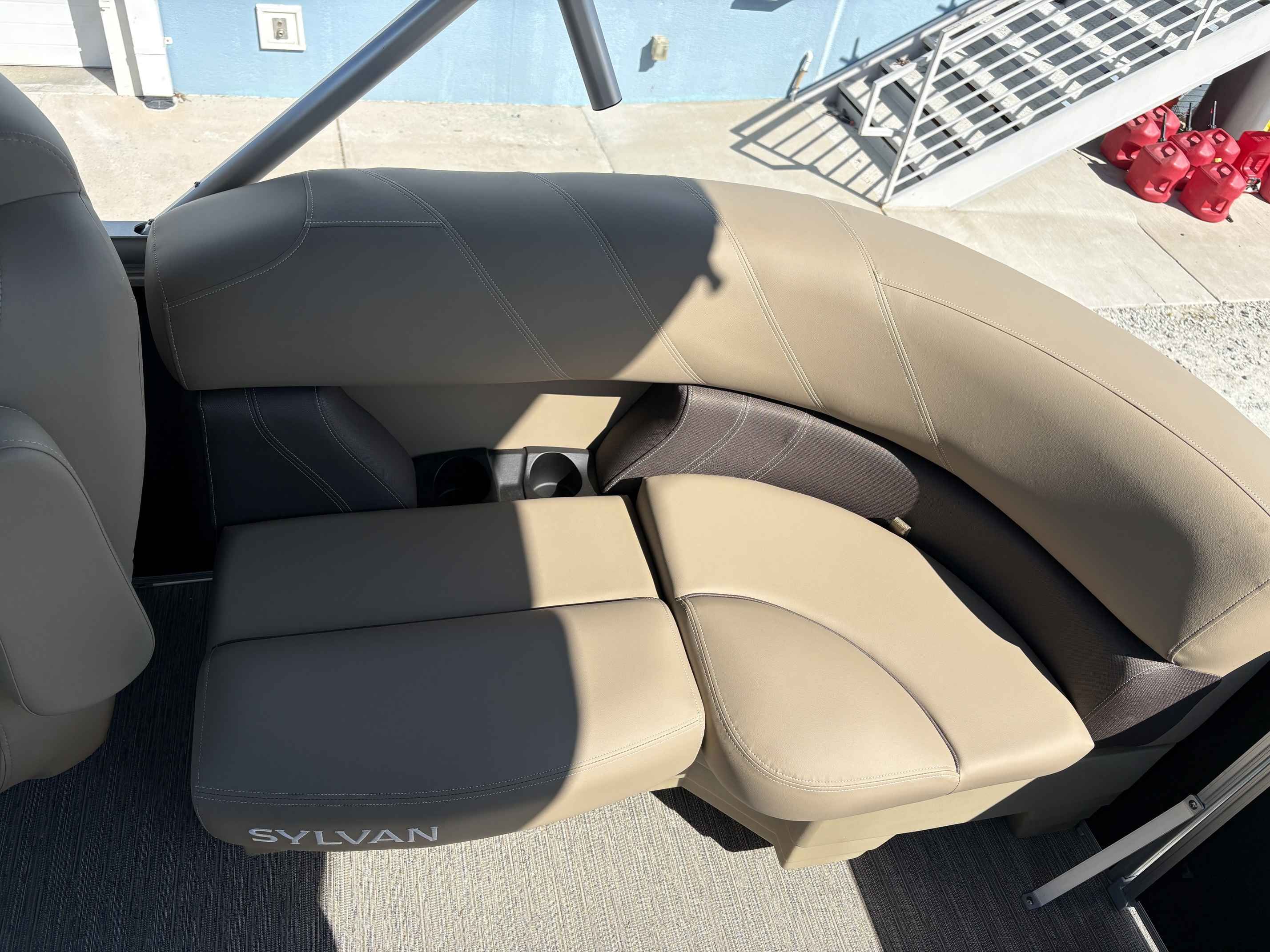 2026 Sylvan Mirage 8520 LZ - 10