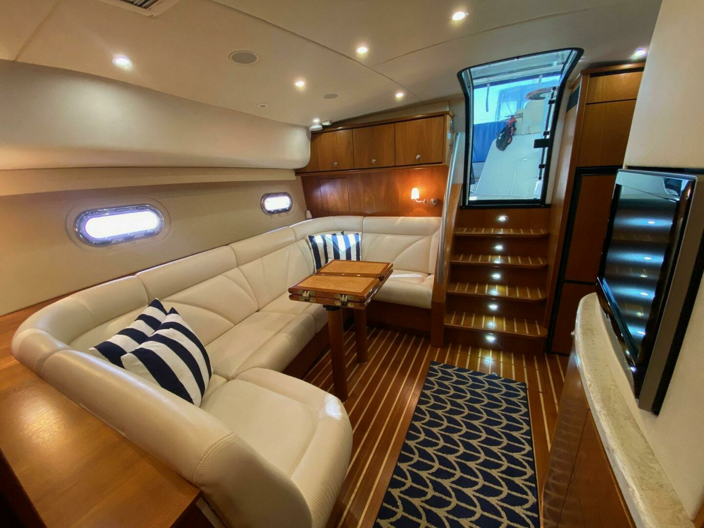 2009 Tiara Yachts 4300 Sovran - Image 7