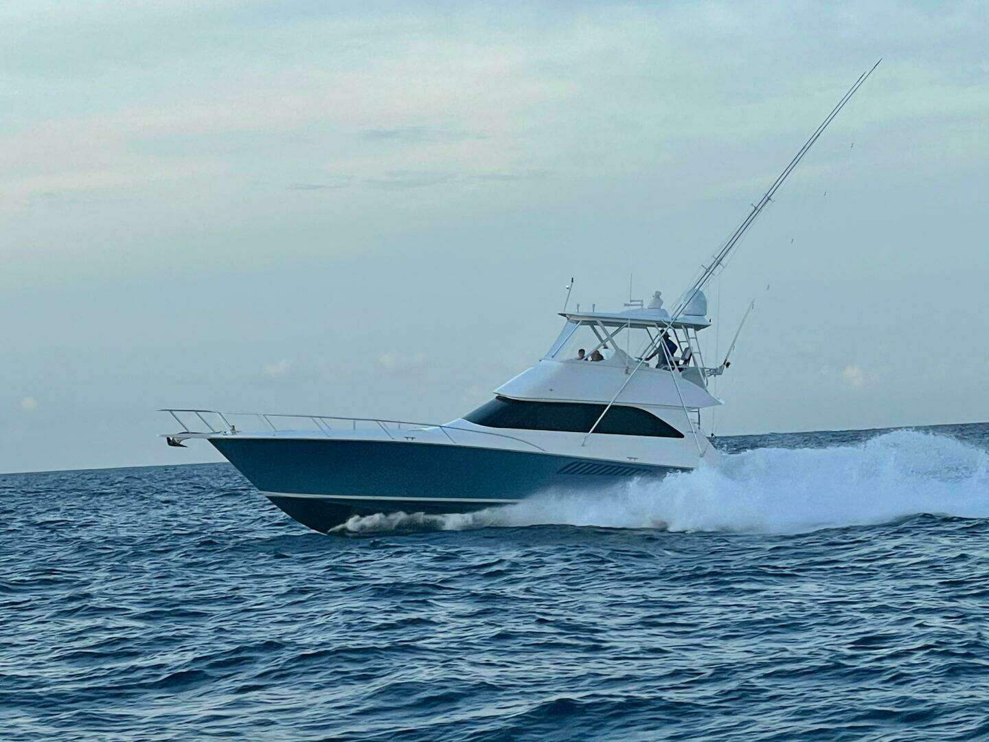 2007 Viking 52 Convertible - Image 4