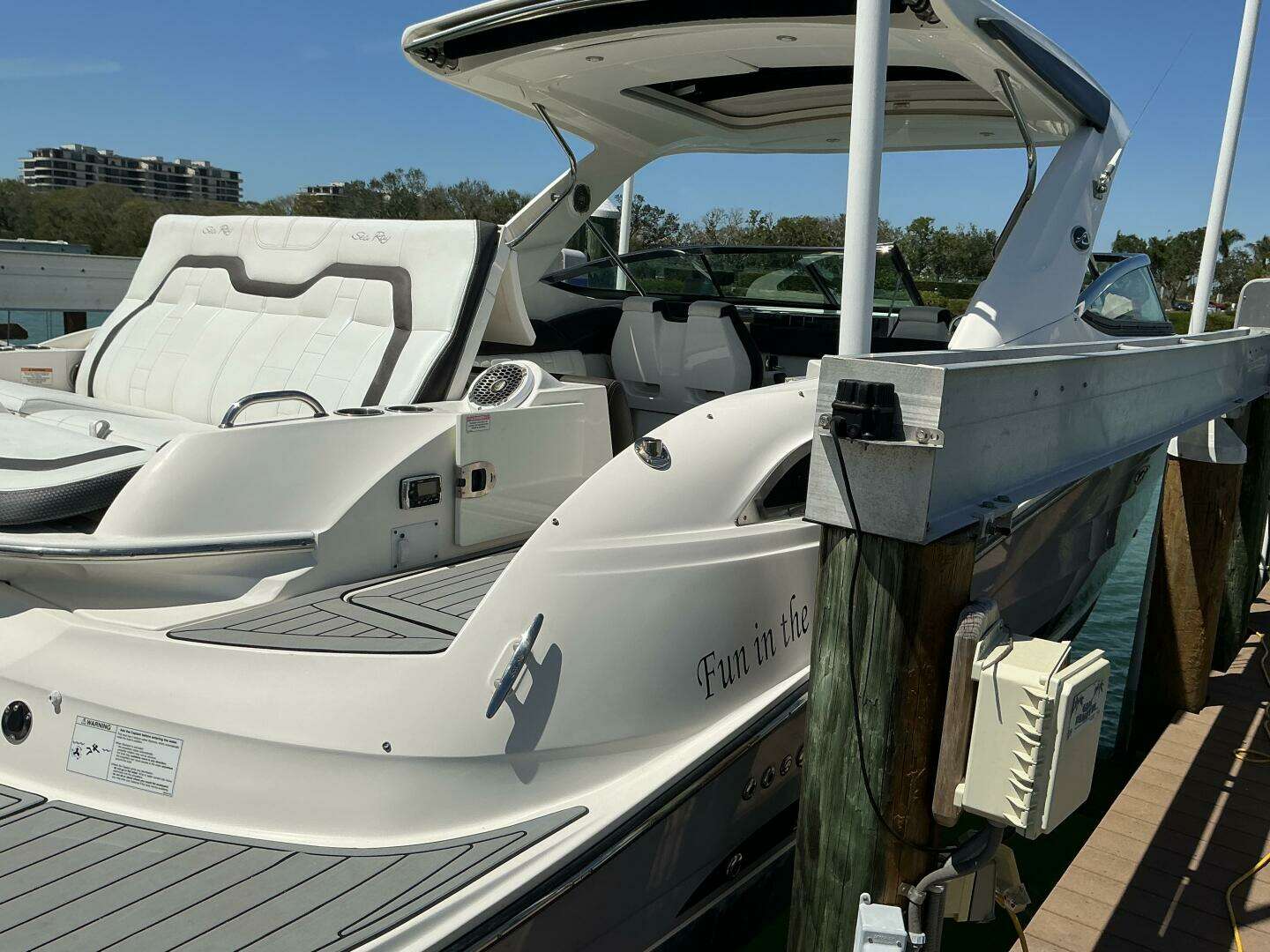 2016 Sea Ray — - Image 22
