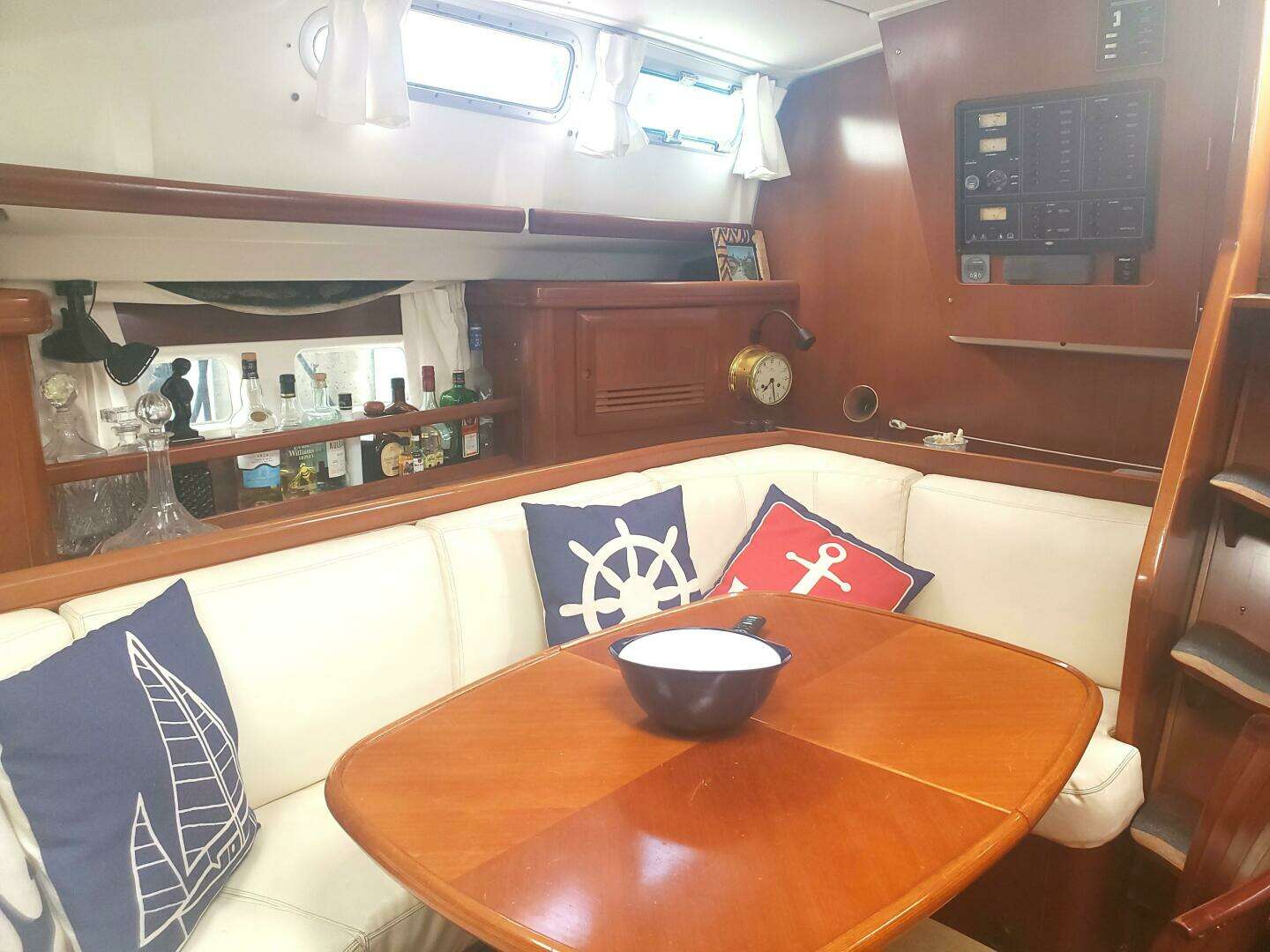 2003 Beneteau Center Cockpit - Image 11