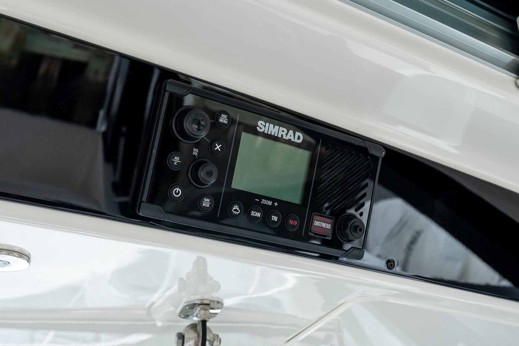 Simrad marine radio on 2024 Boston Whaler 405 Conquest boat.