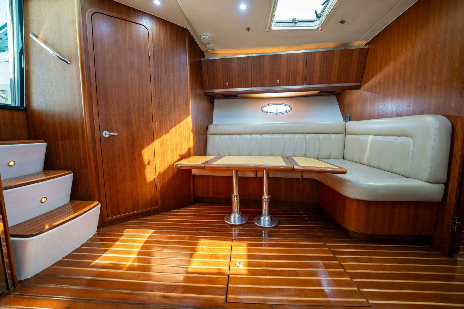 2004 Tiara Yachts 4200 Open - Image 8