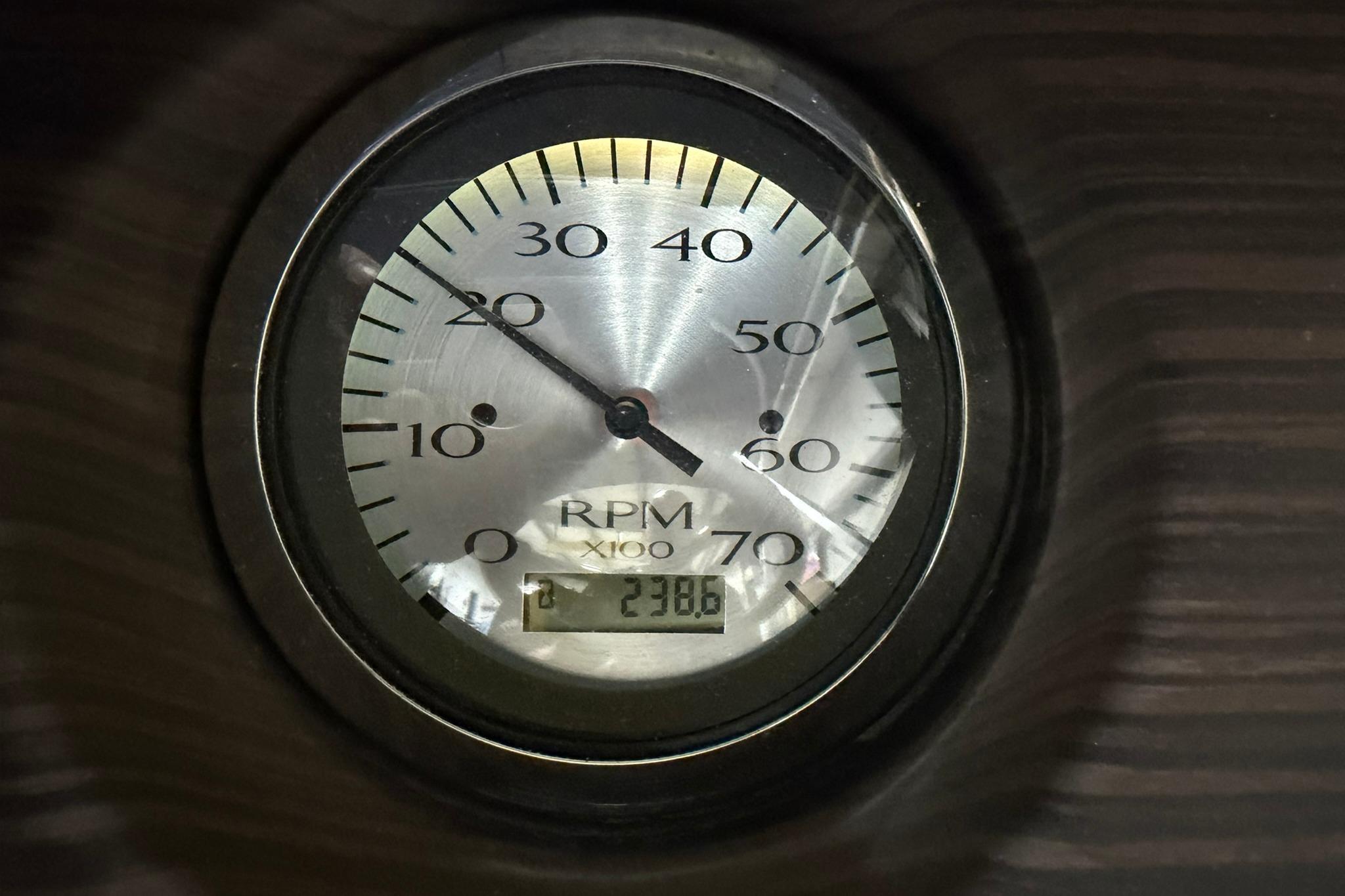 Tachometer of 2020 Bennington SX 22 SFX showing 238.6 hours.