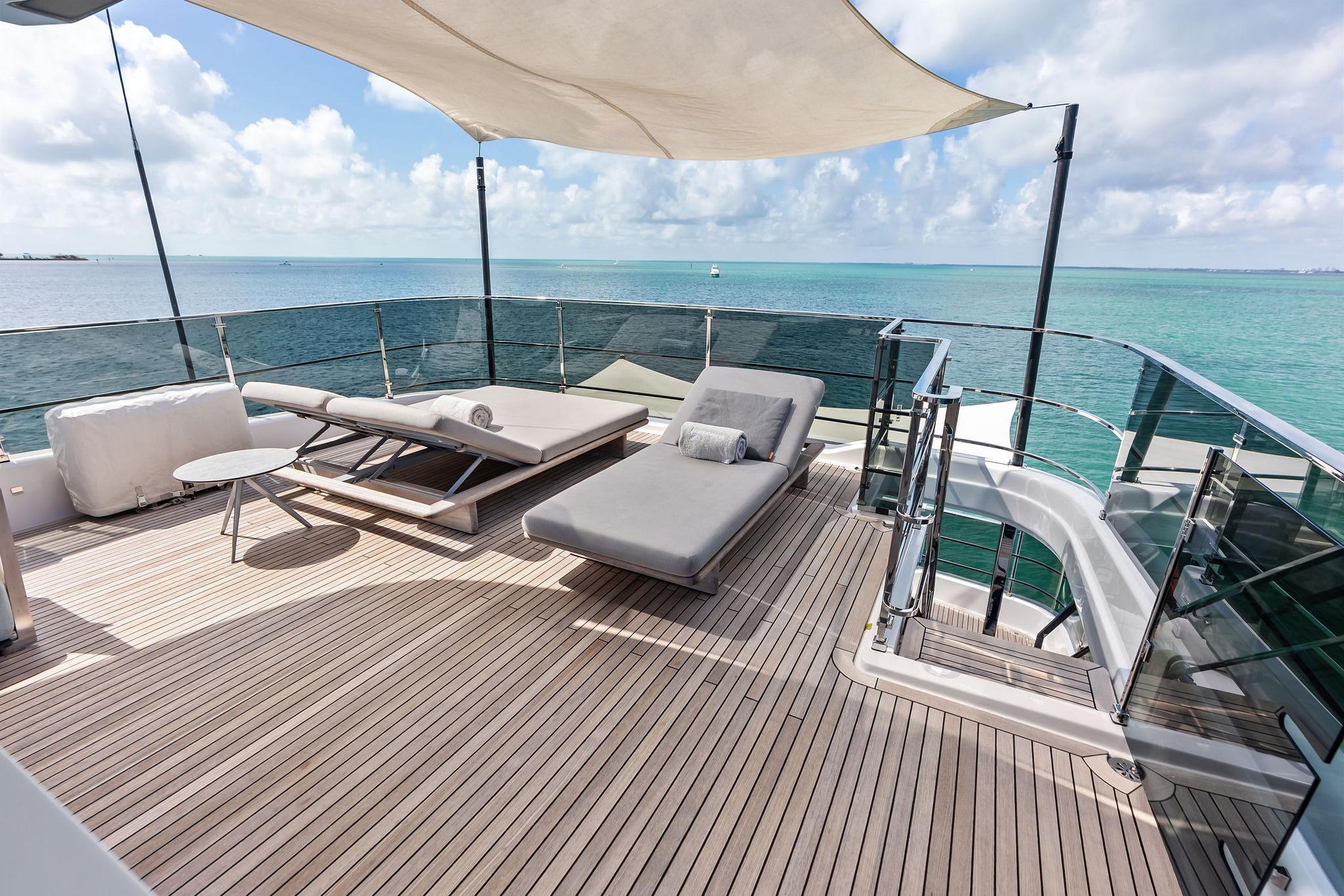 2023 Custom Line Navetta 33 - 28