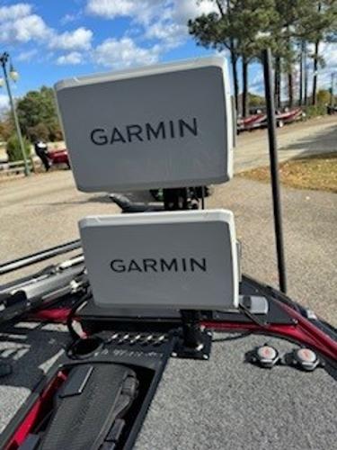 2025 Nitro Z19 boat with dual Garmin displays.