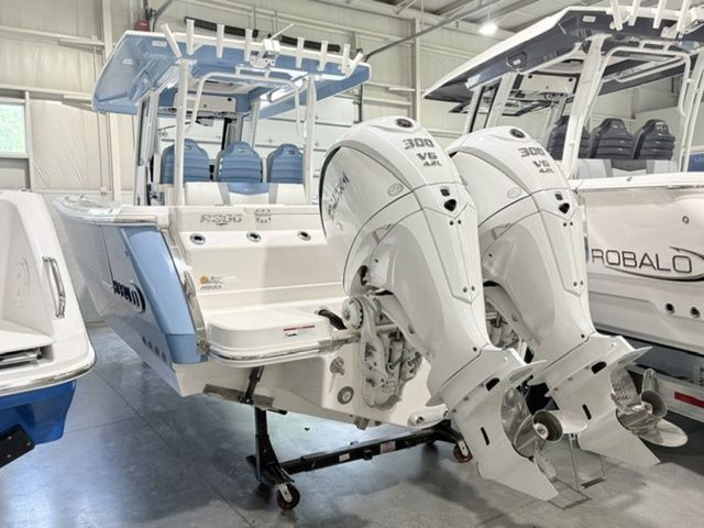 2026 Robalo R300 Center Console - 2