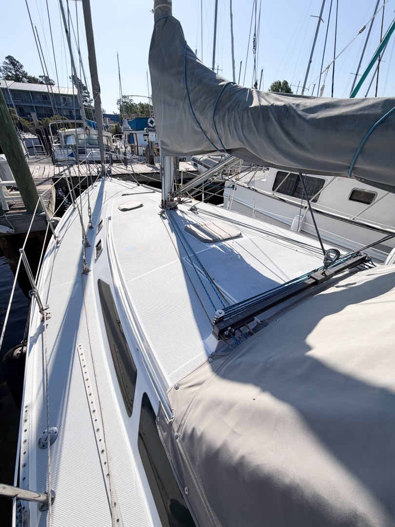 1996 Catalina 36 Mk II - Image 8