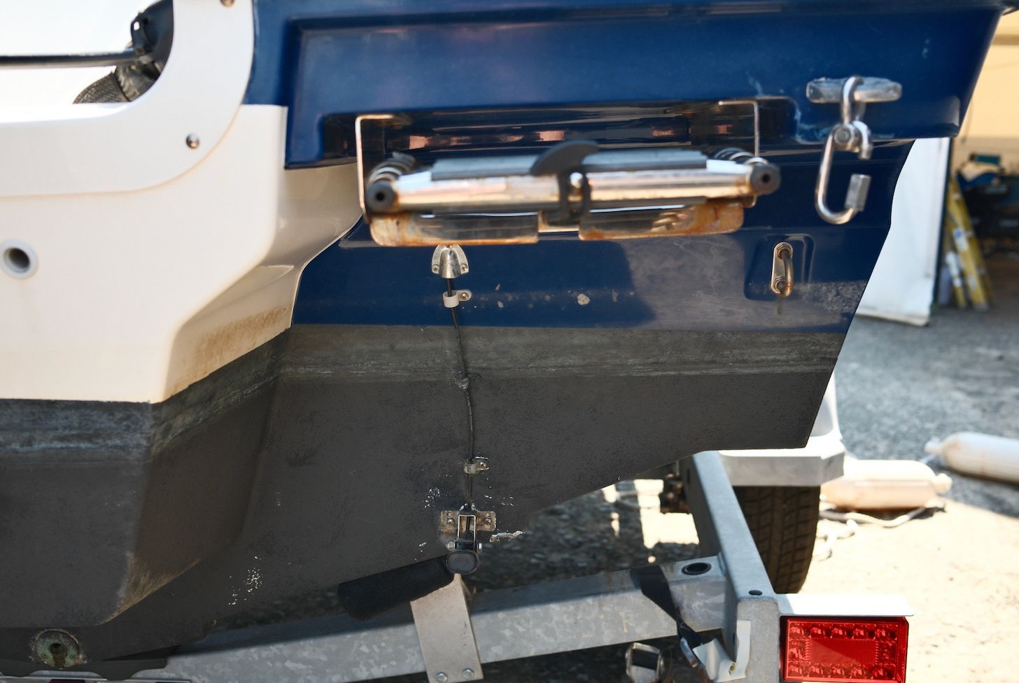 The image shows the stern of a 2019 Bayliner VR4 Bowrider OB on a trailer.