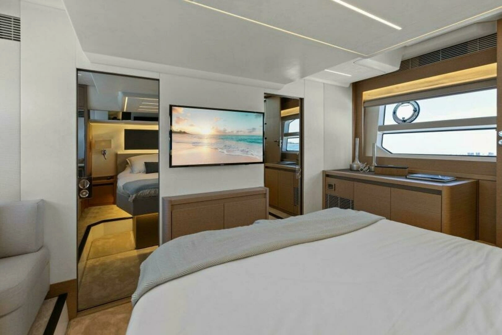 2022 Prestige 590 Flybridge - Image 23