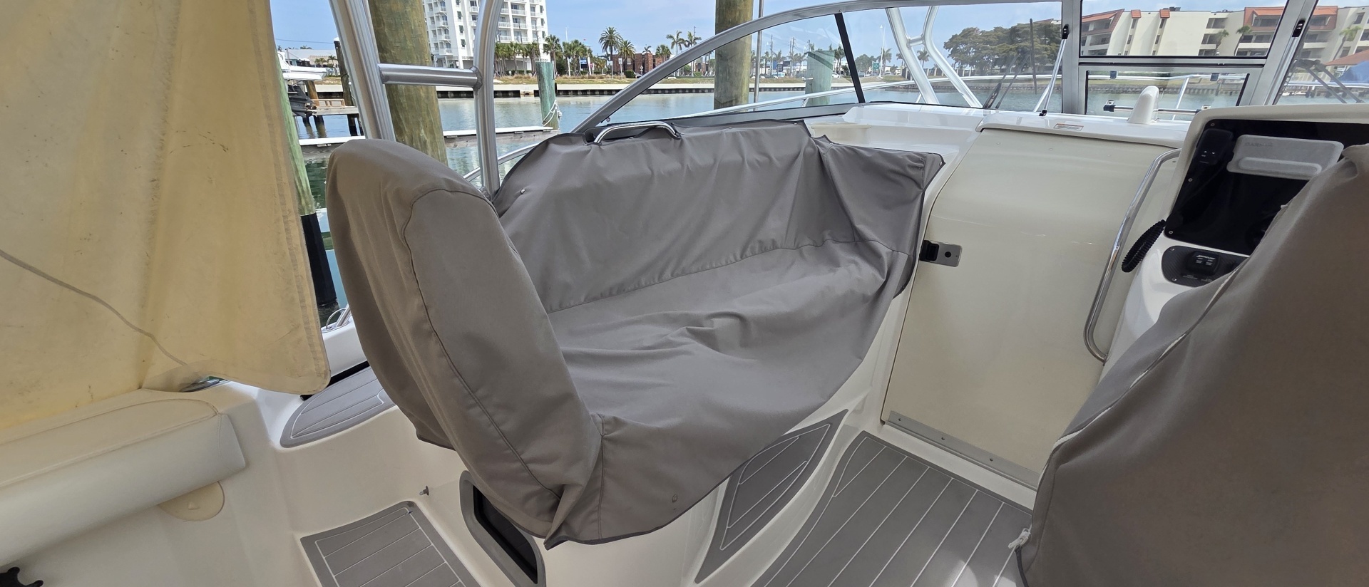 2007 Boston Whaler 305 Conquest - Image 44