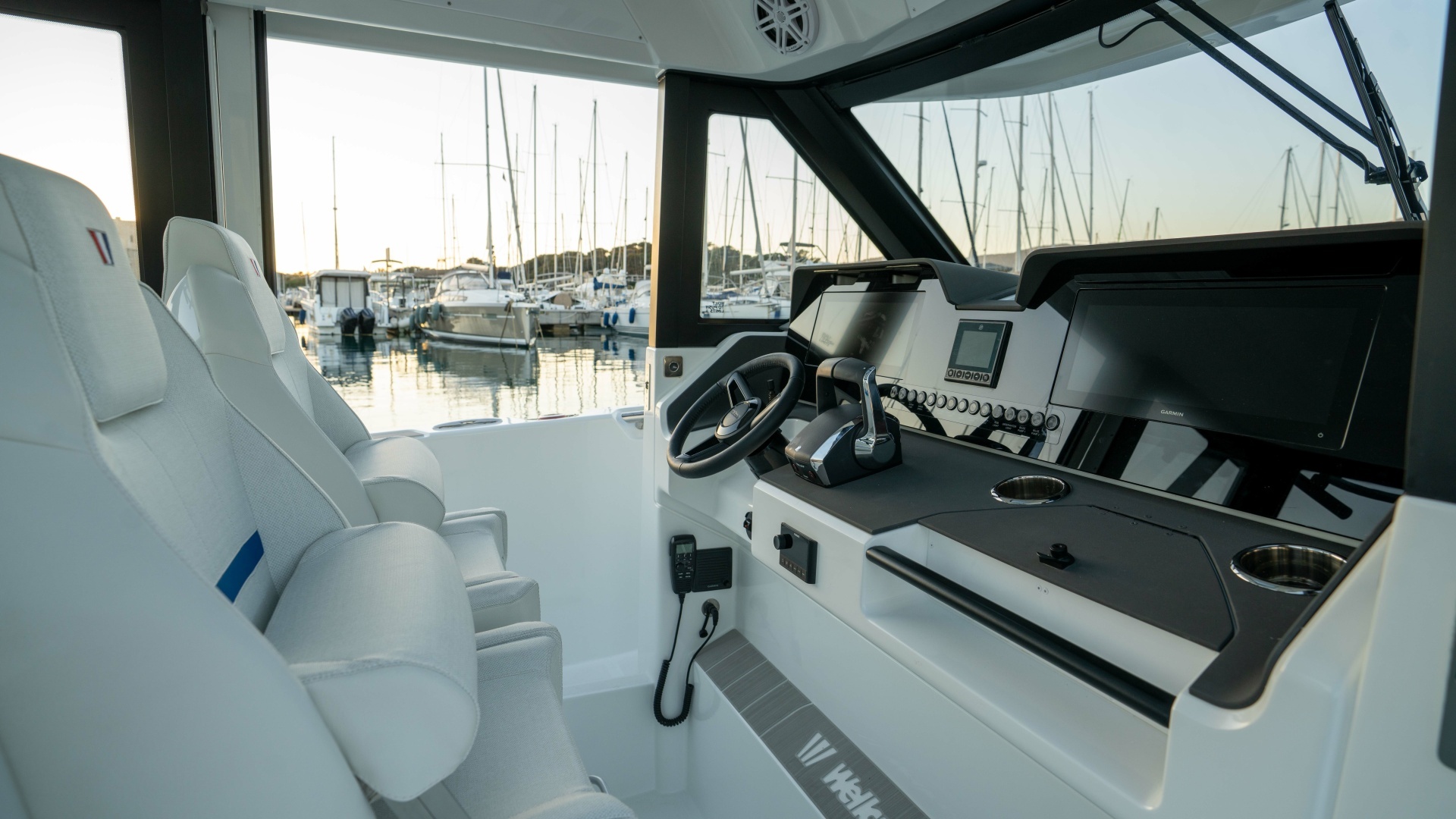 2027 Wellcraft 28 Explorer - Image 2
