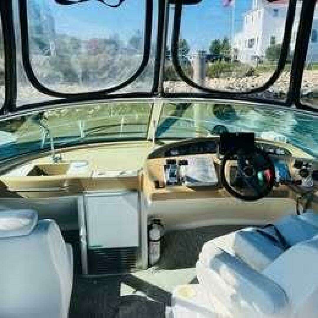 2001 Carver 350 Mariner - Image 3