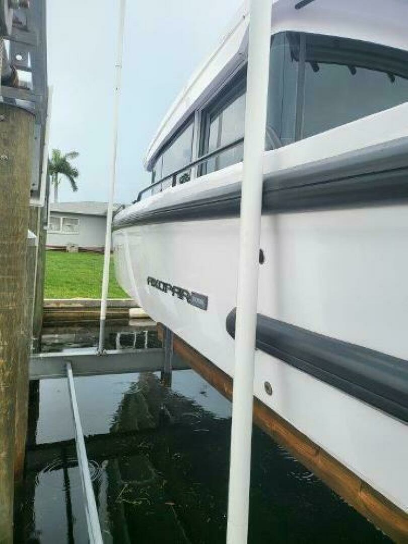 2024 Axopar 37 XC CROSS CABIN - Image 5