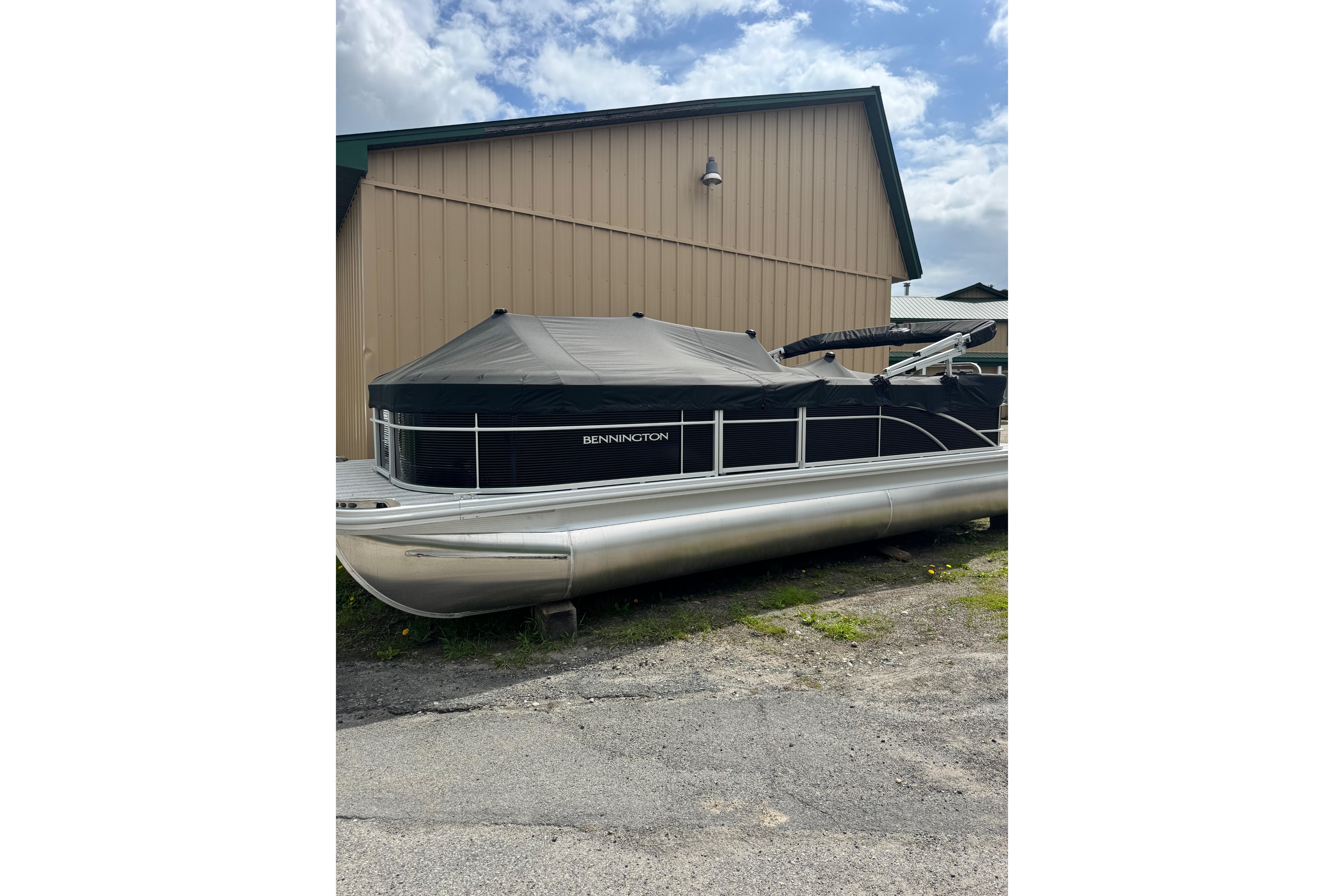 2026 Bennington 23 SX L-Bench