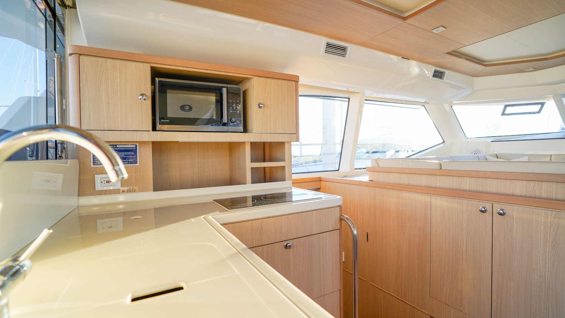 2021 Aquila 44 - Image 6