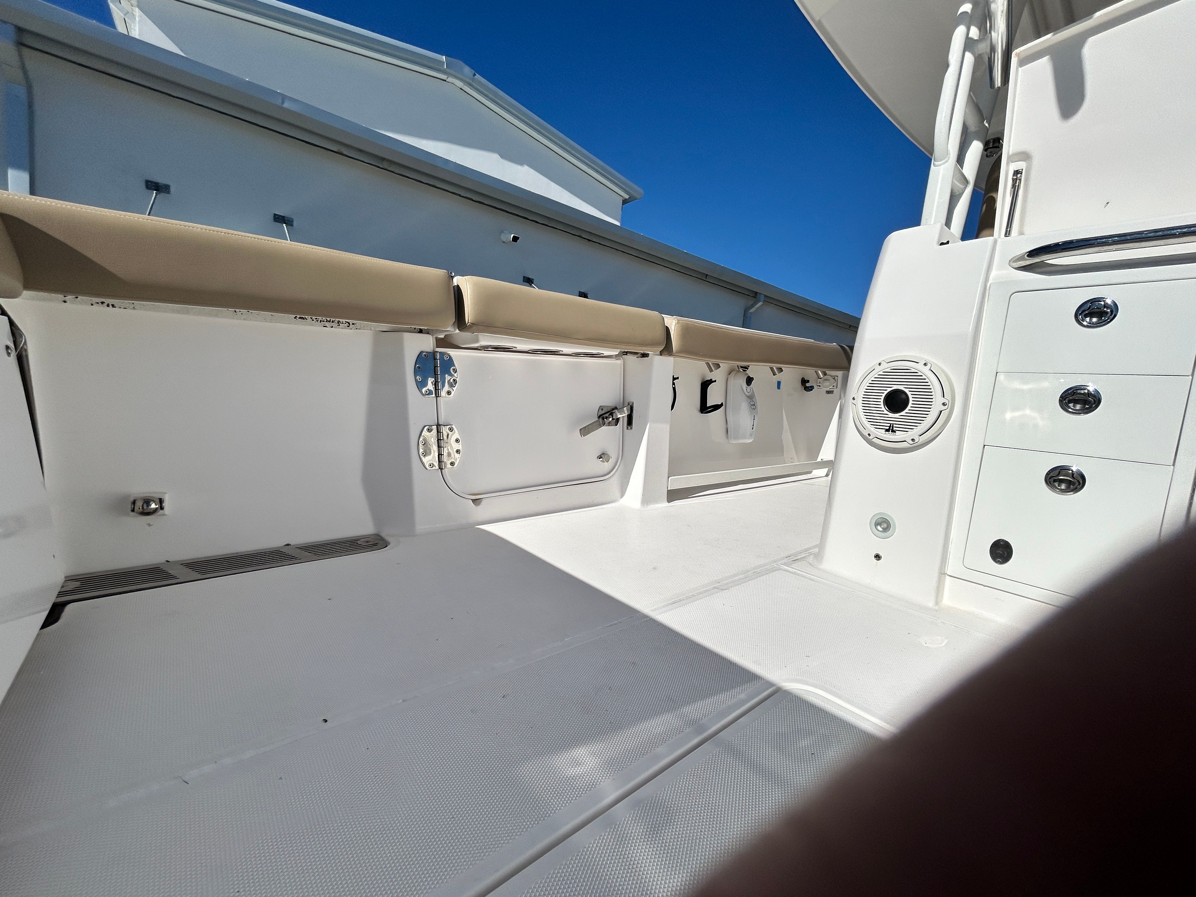 2020 Everglades 395 Center Console - 20