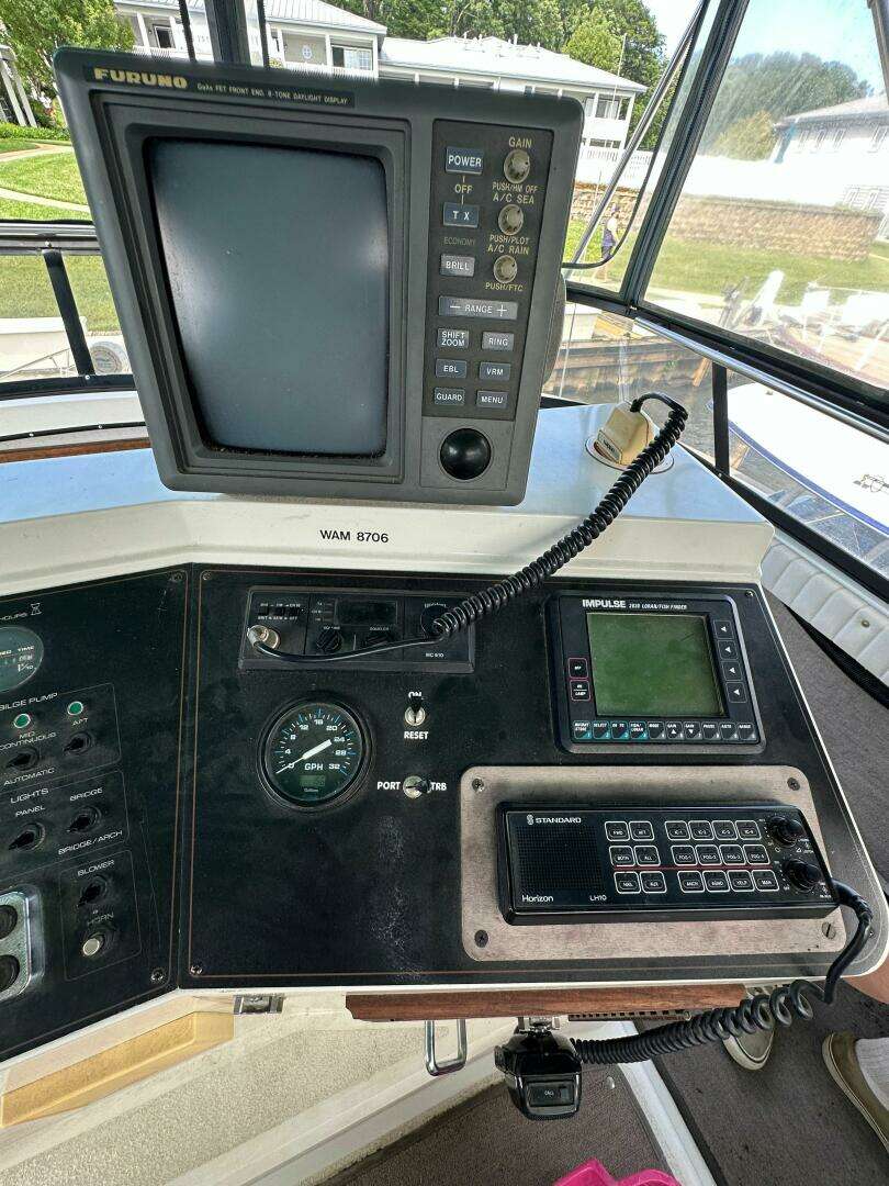 1991 Carver 3807 Aft Cabin - Image 17