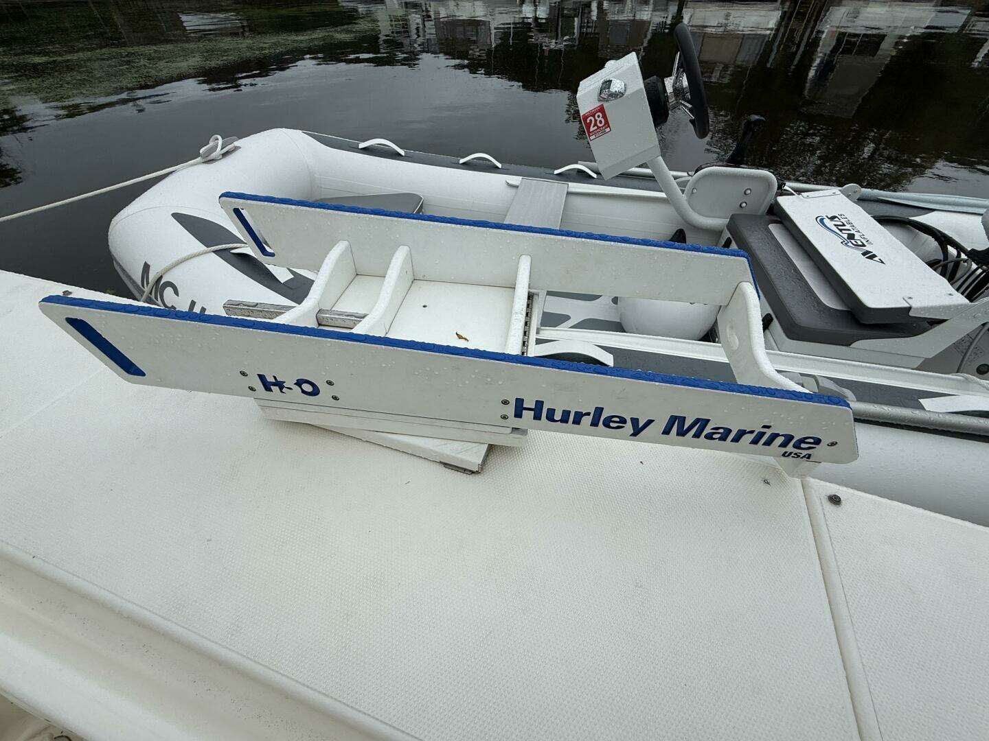 2004 Cruisers 370 Express - Image 9
