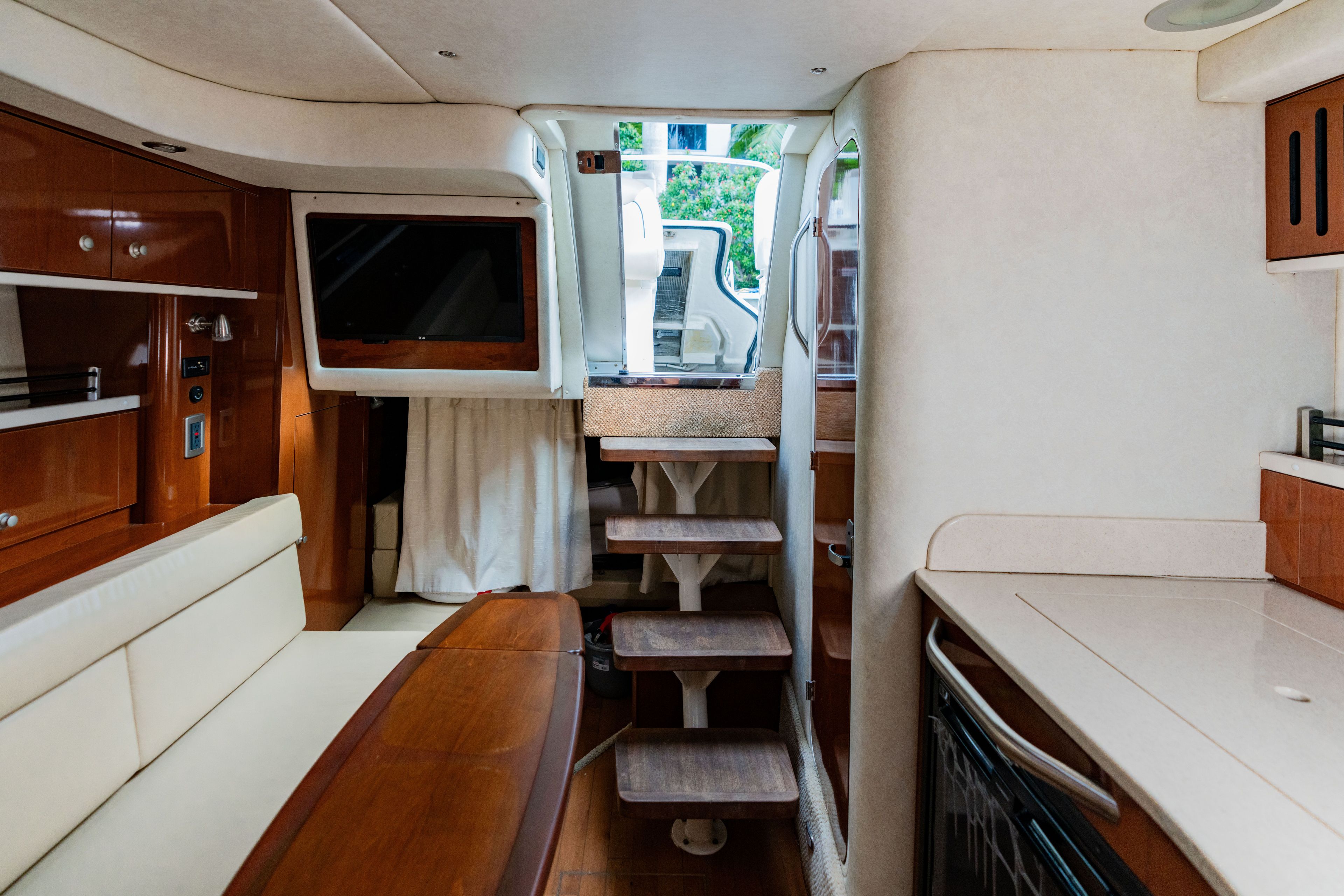 2010 Sea Ray Sundancer 330 - 54