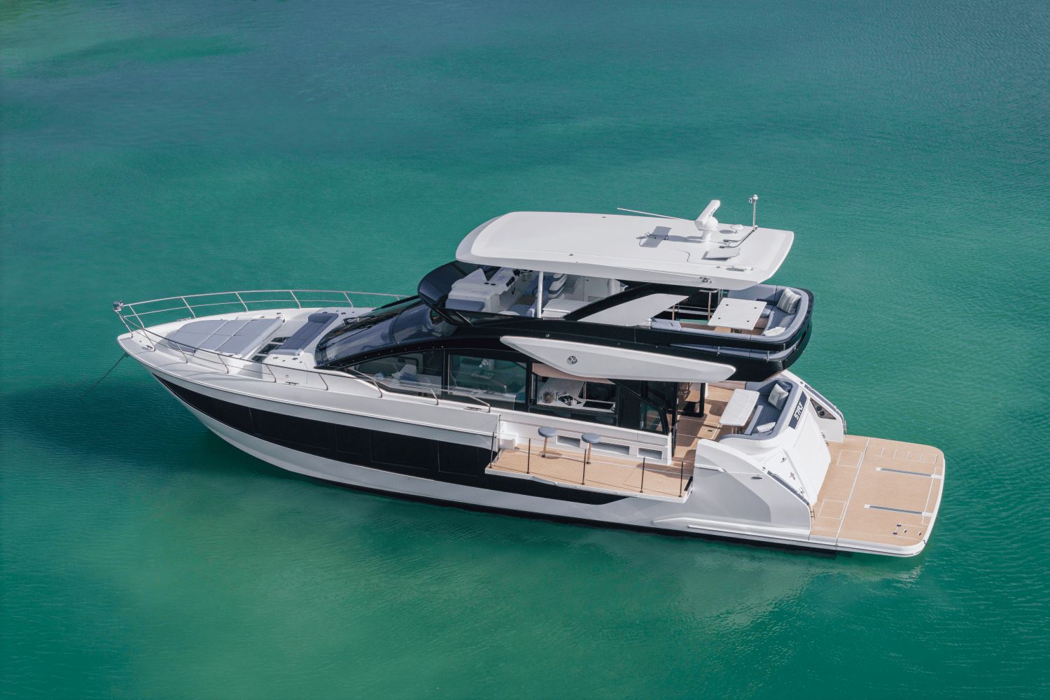 2027 Cruisers Yachts 57 Fly - 9