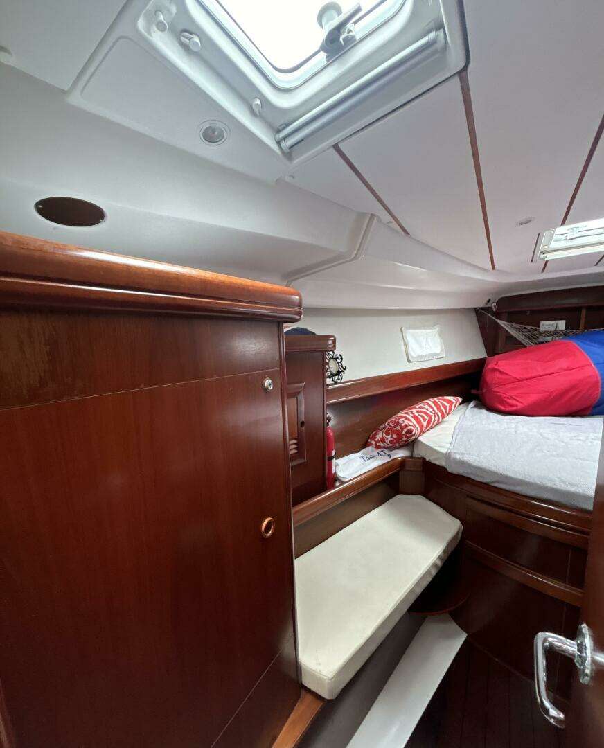 2004 Beneteau 423 - Image 25