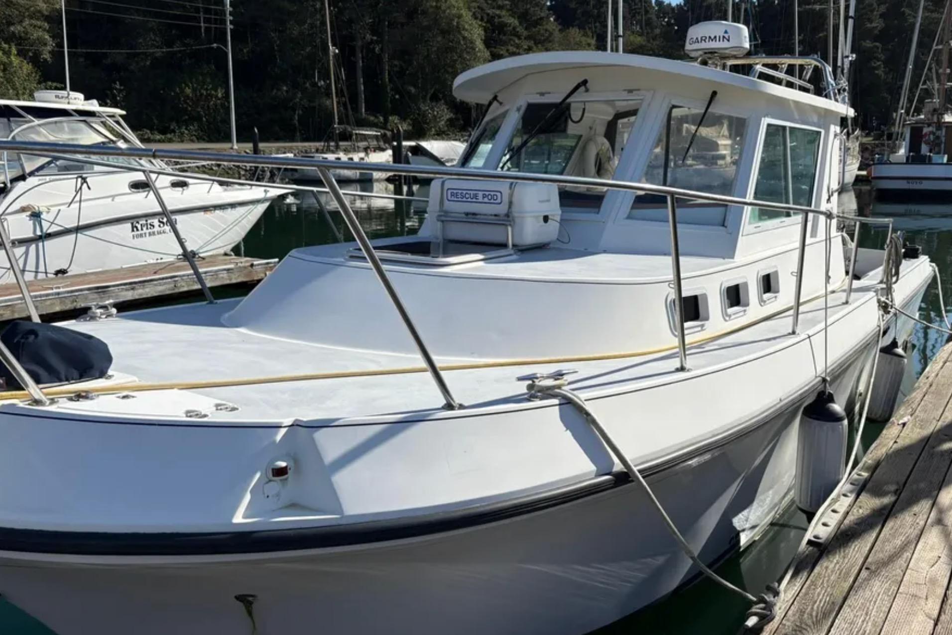2005 Albin 28 Tournament Express boat docked in a marina, featuring a sleek white design.