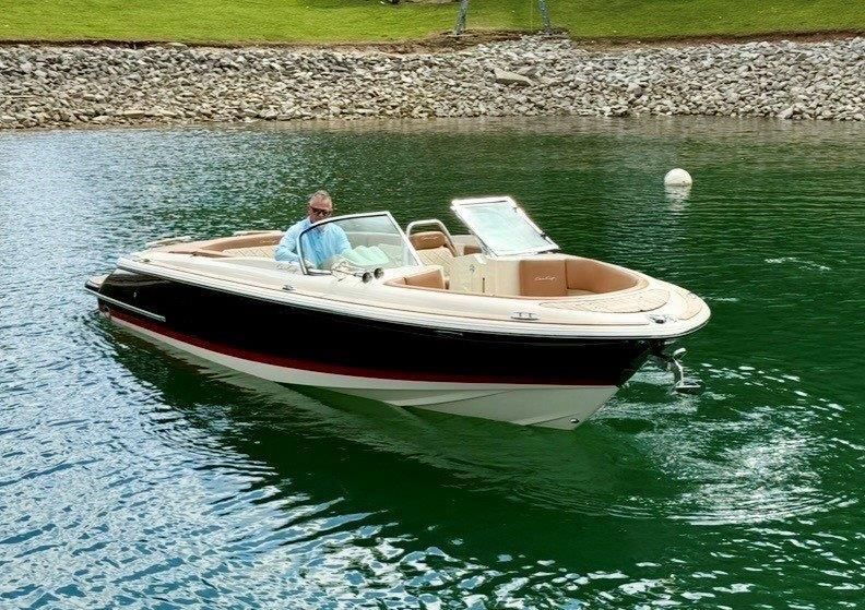2017 Chris-Craft Launch 25 GT
