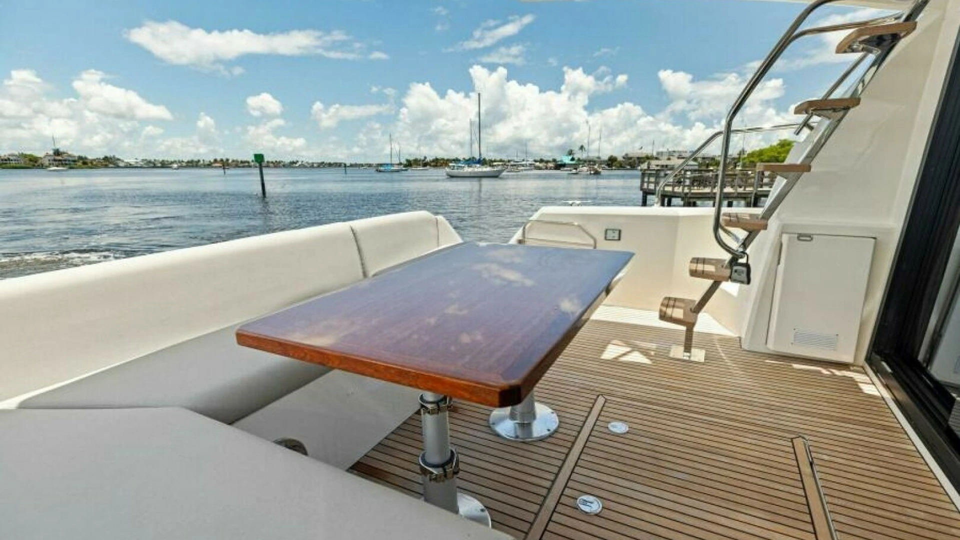2025 Prestige 460 - Image 2