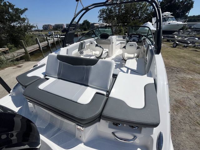 2026 Chaparral 23 SSi OB - 13