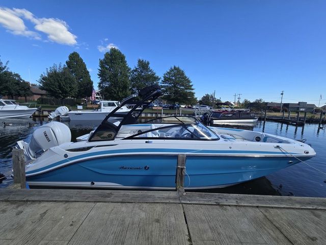 2025 Hurricane SunDeck 2600 OB