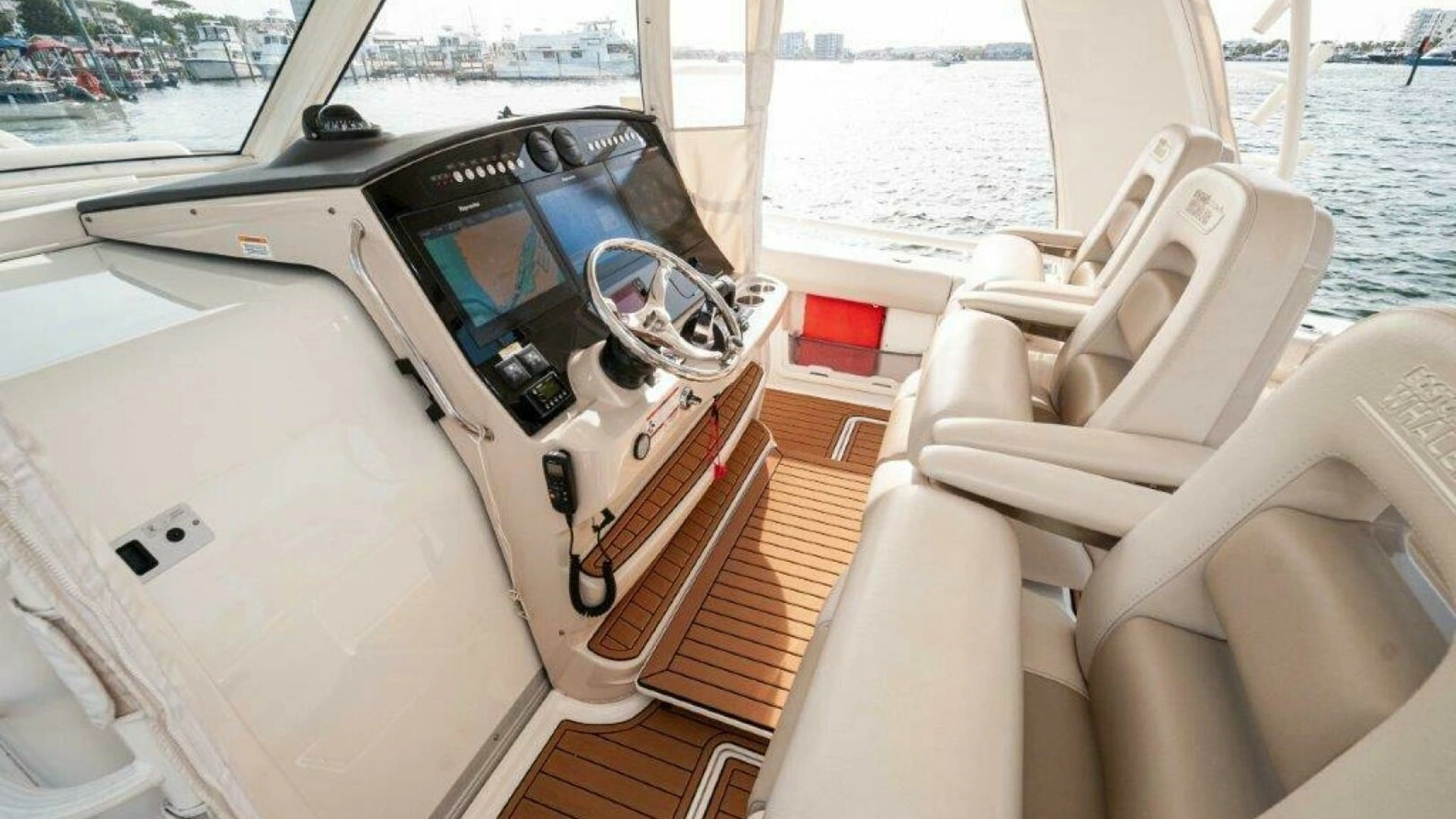 2018 Boston Whaler 420 Outrage - Image 3