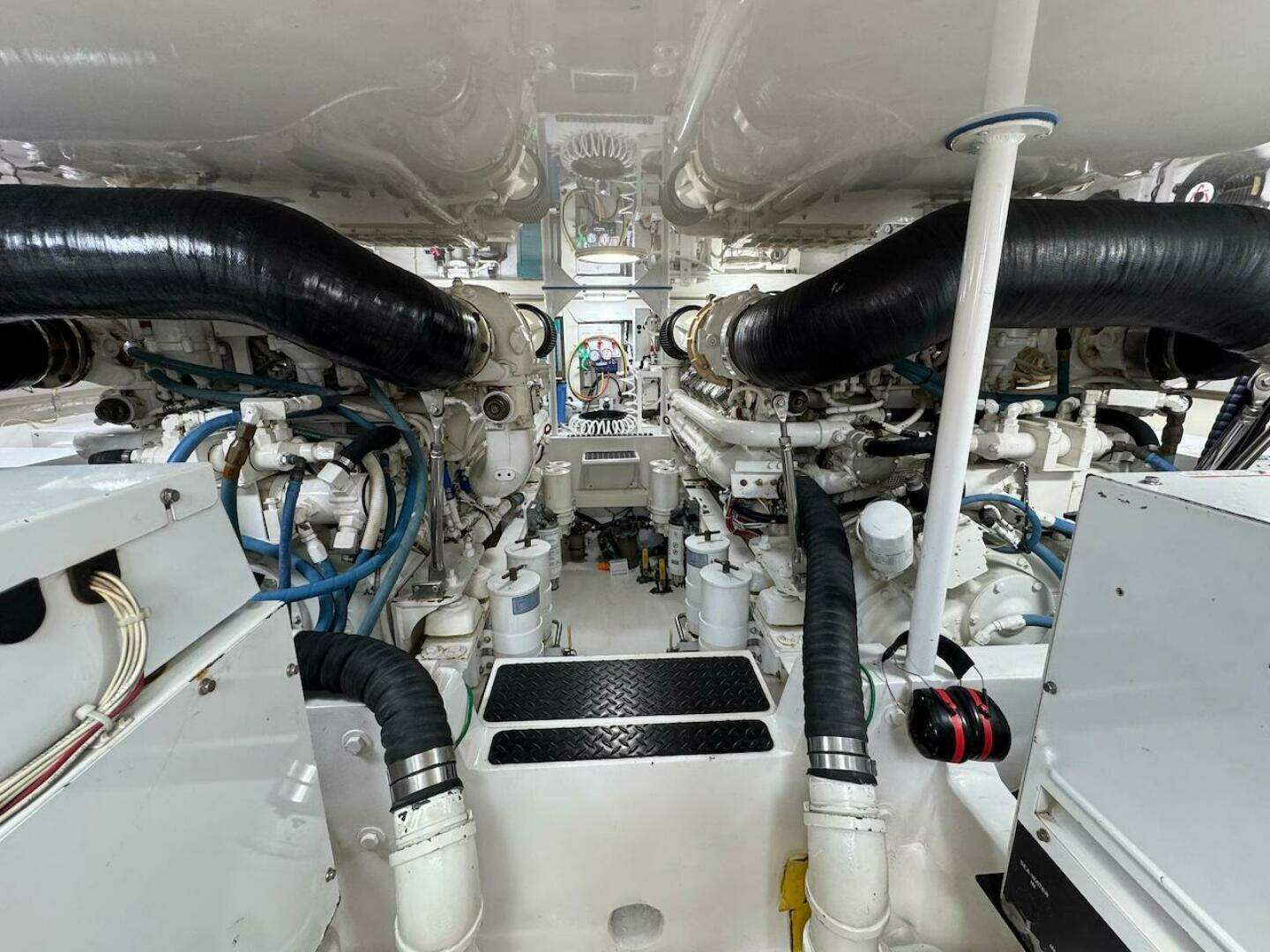2007 Viking 52 Convertible - Image 37