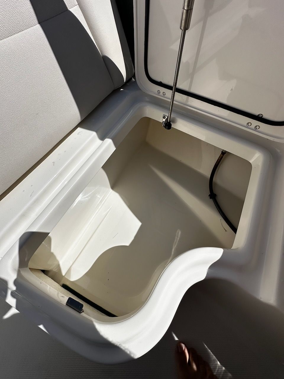 2016 Boston Whaler 270 Vantage - 14