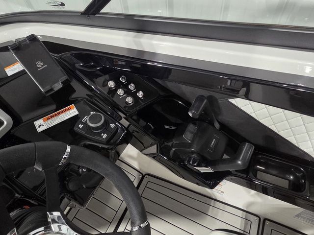 2026 Yamaha Boats 252S - 22