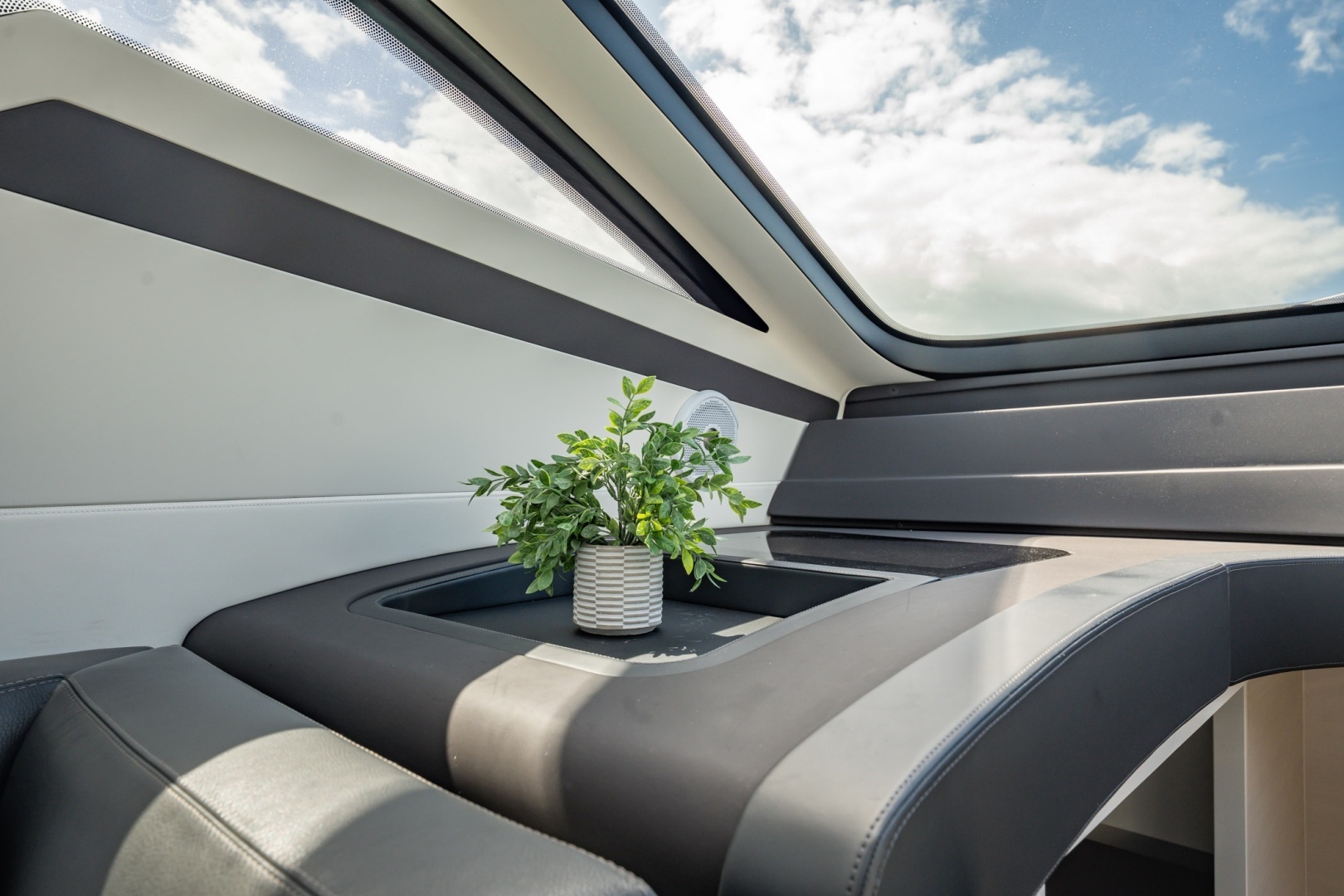 2020 Pershing 62 - Image 31