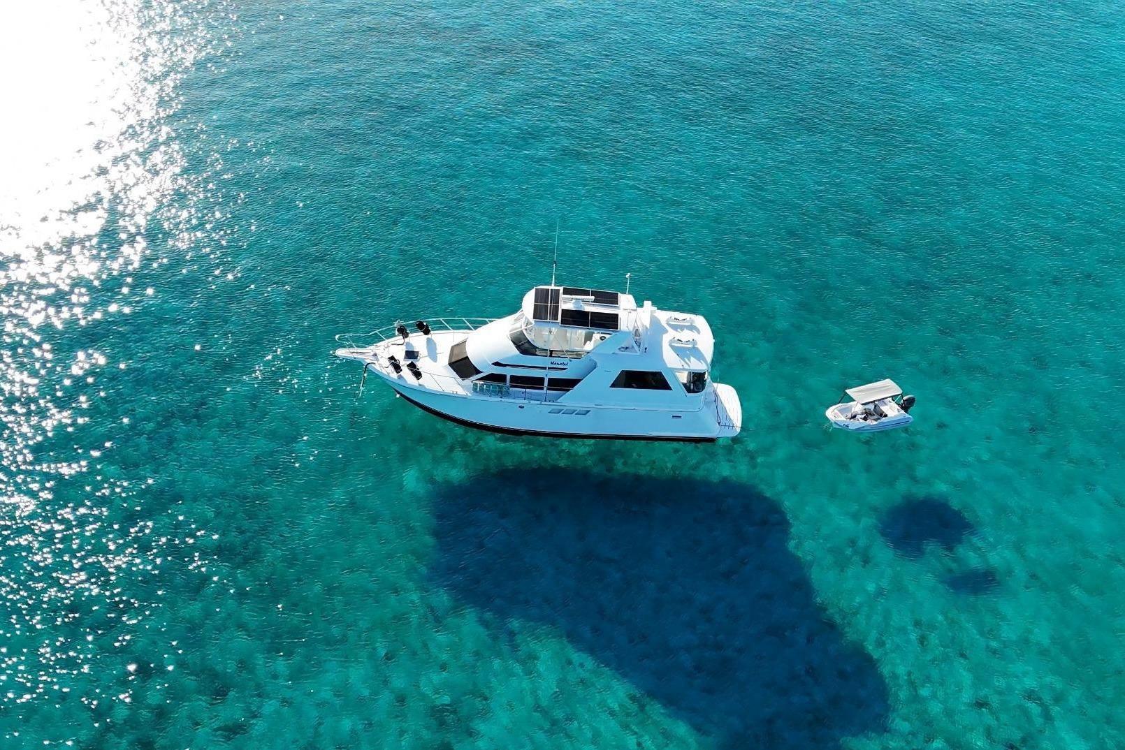 1999 Hatteras 52 Sport Deck Motor Yacht