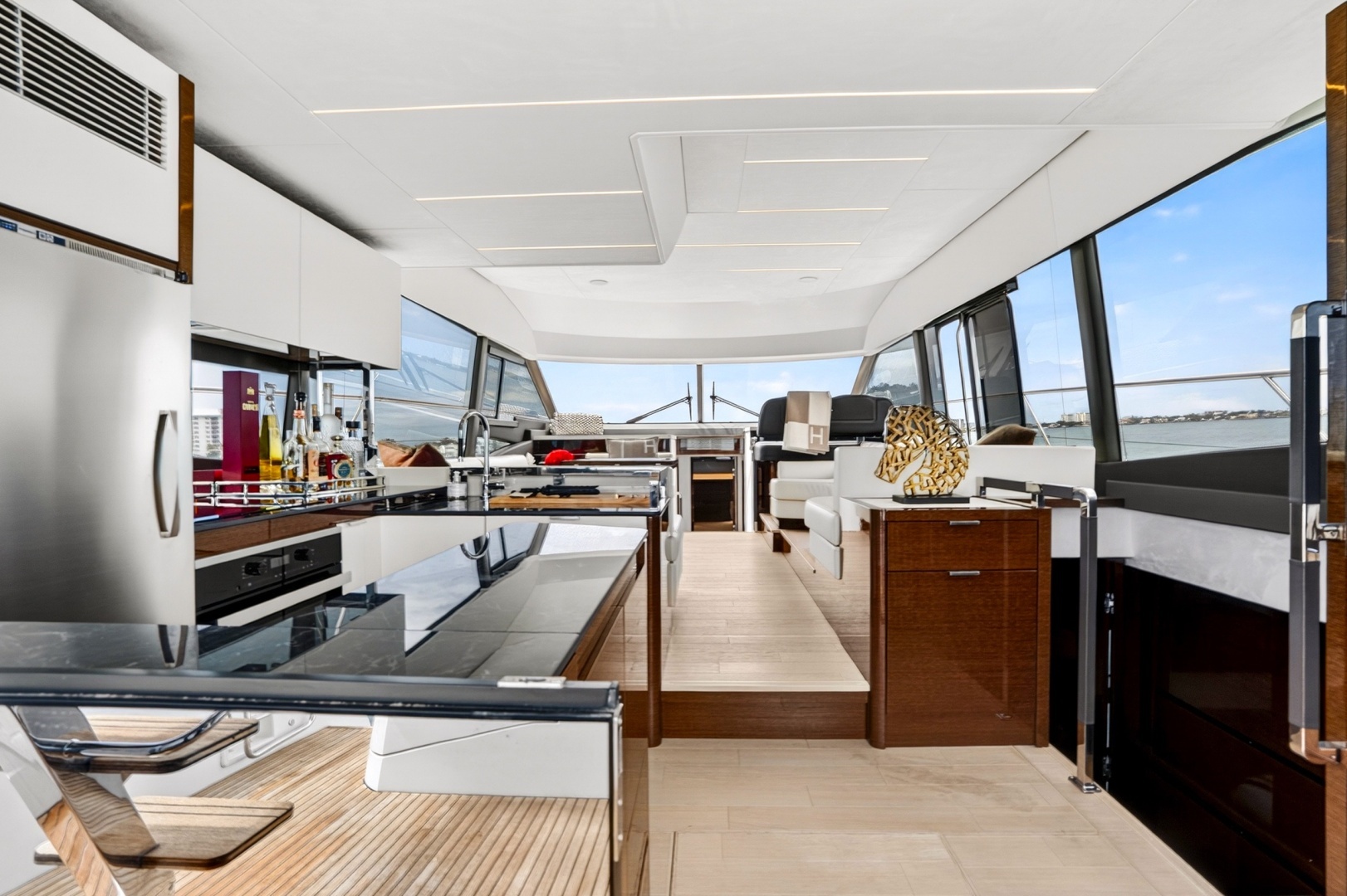 2023 Prestige 590 - Image 37