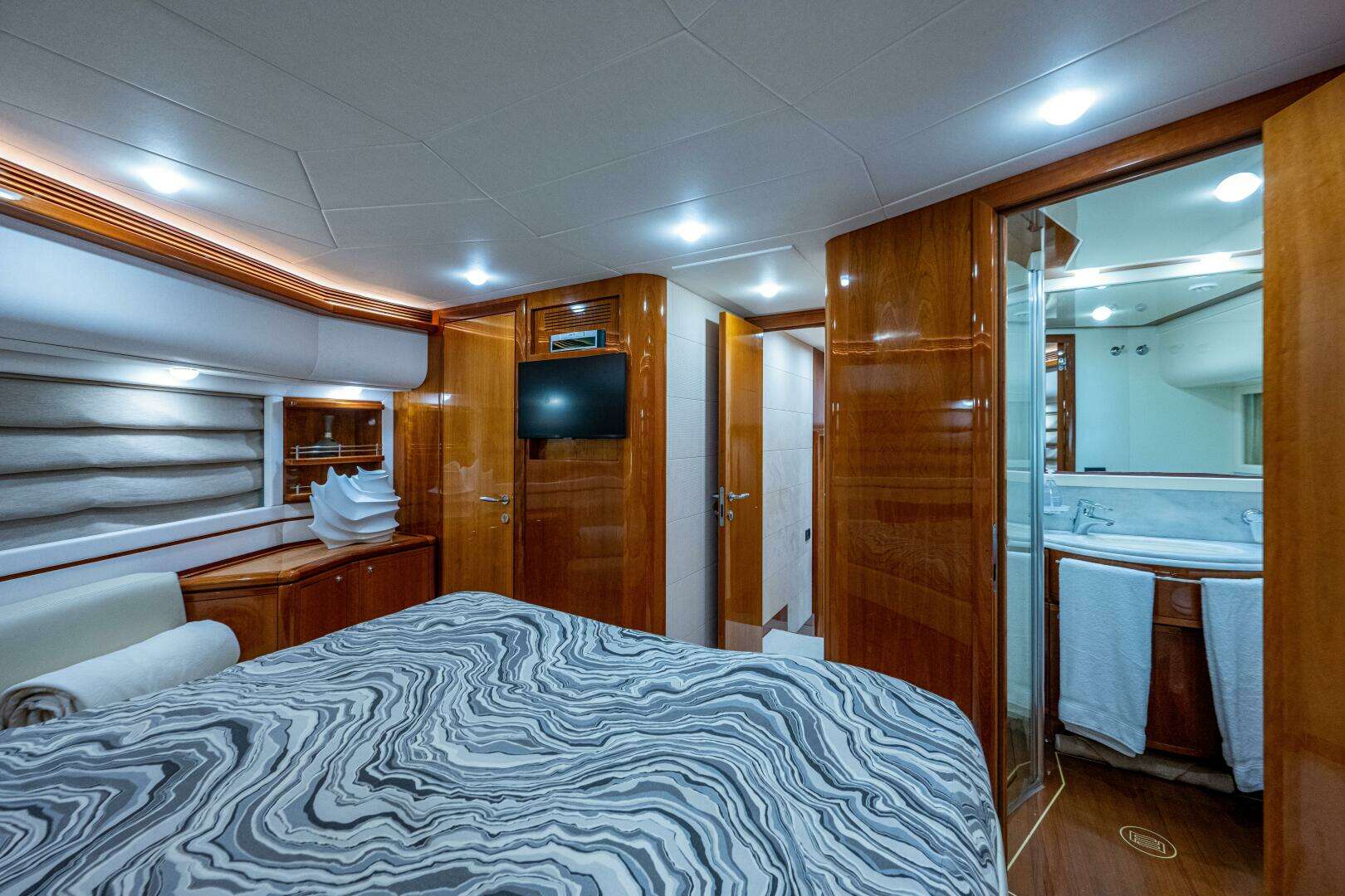 2006 Ferretti Yachts 830 - Image 107