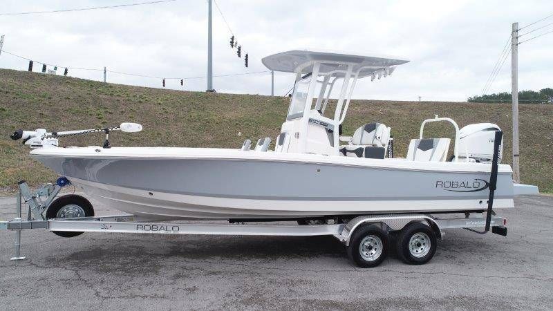 2026 Robalo 246 Cayman - 18