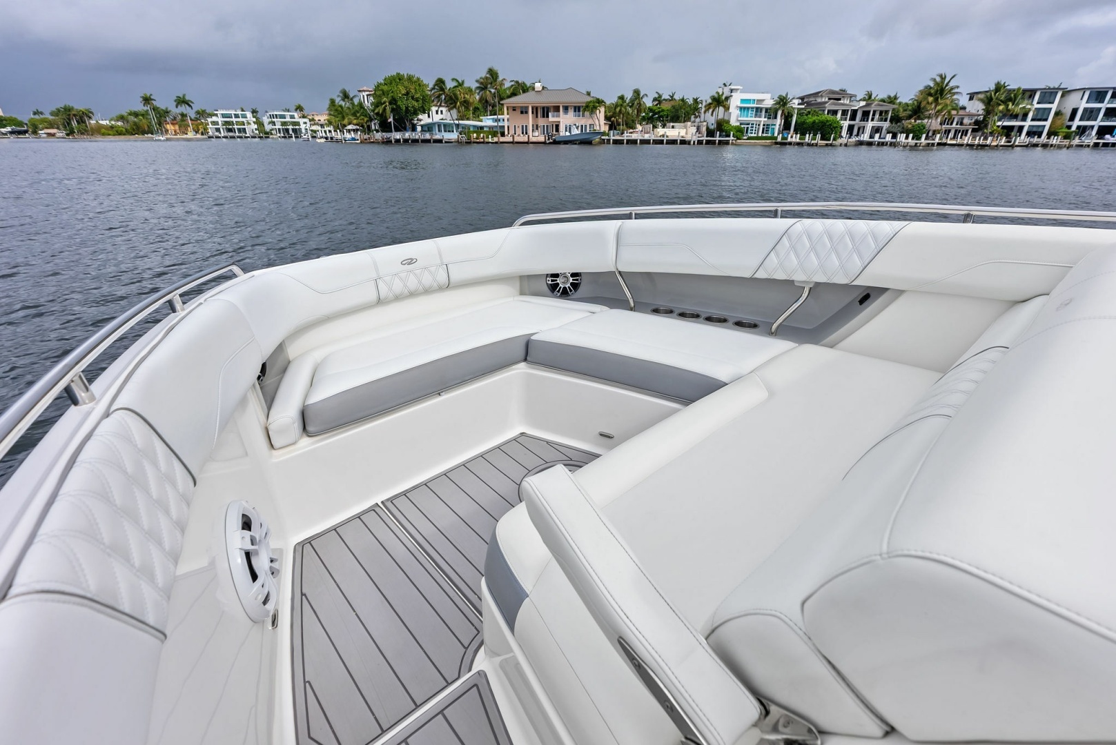 2022 Regal 33 SAV - Image 23