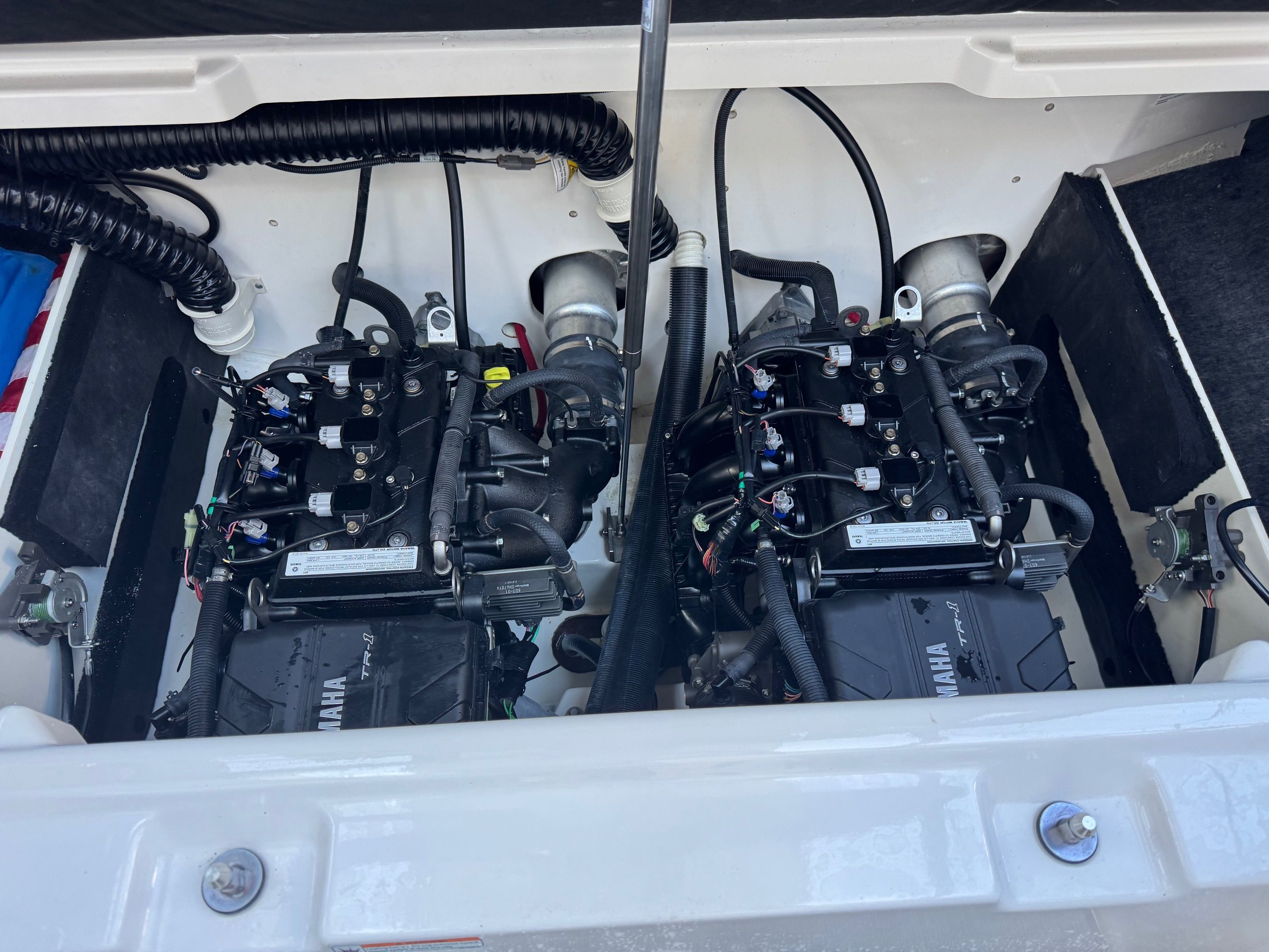 2023 Yamaha Boats AR220 - 21