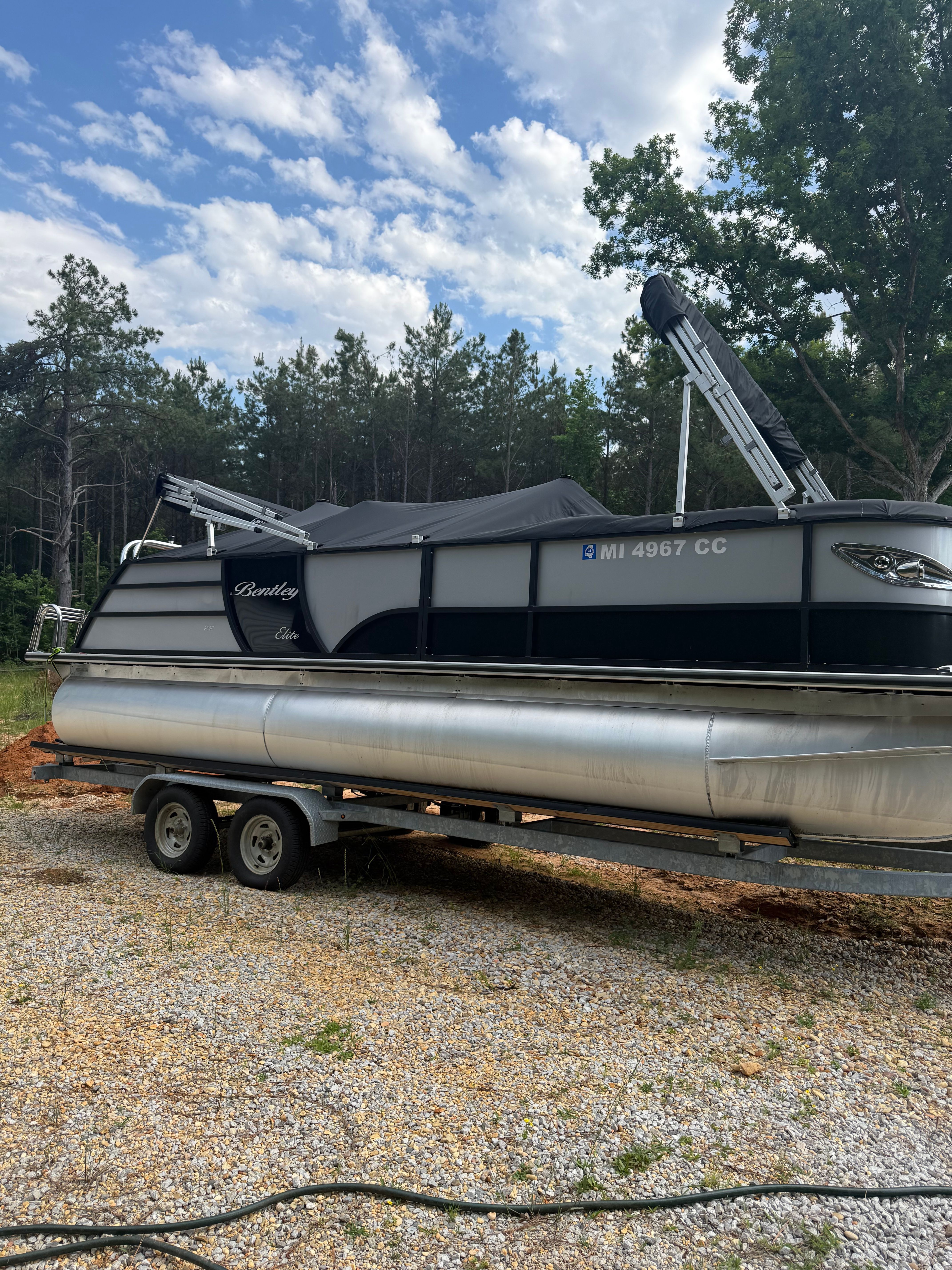 2022 Bentley Pontoons 220 Elite Rear Lounger - 19