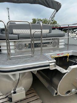 2023 Bennington 24 LX Swingback - 7
