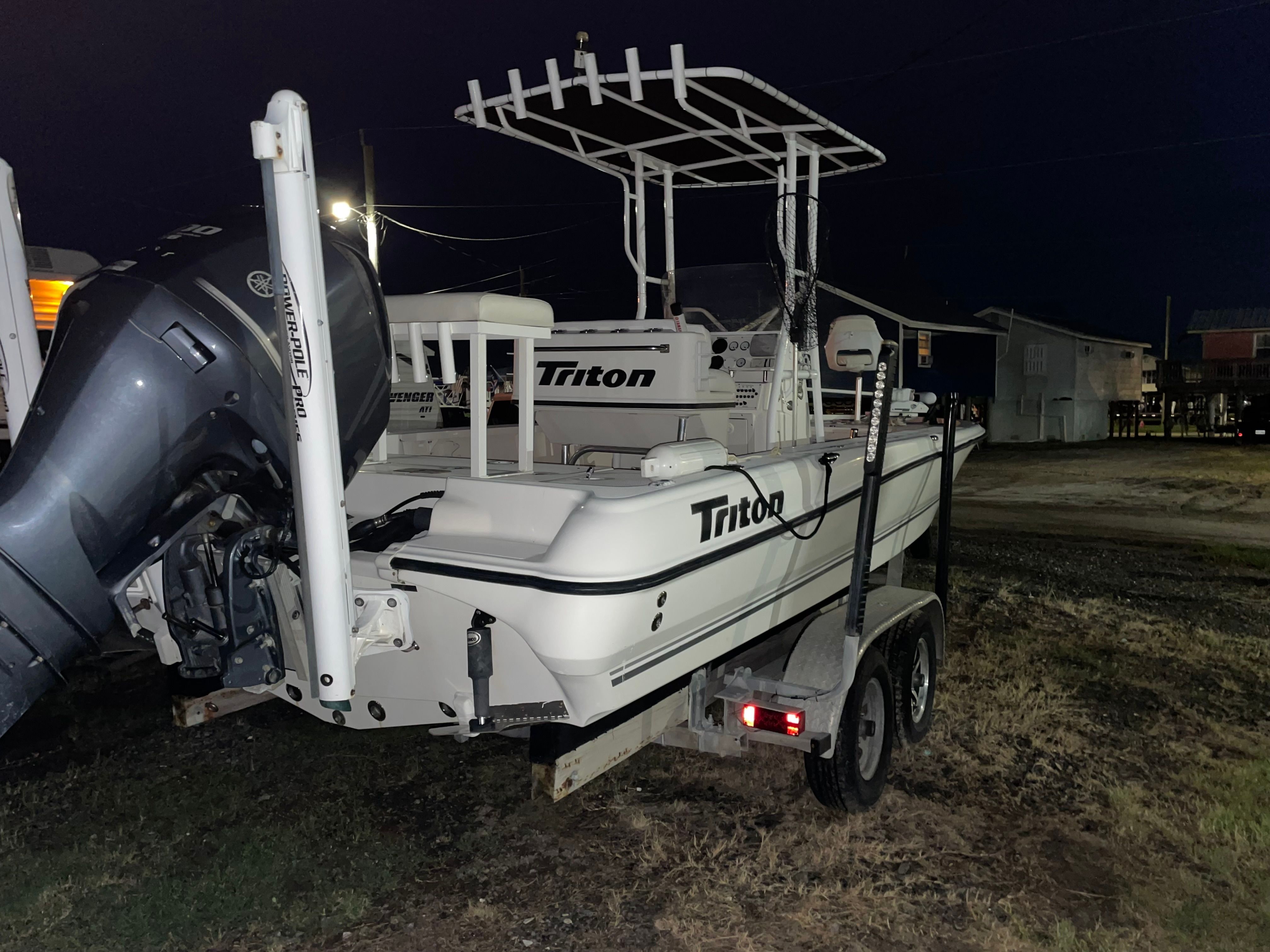 2004 Triton 240 LTS