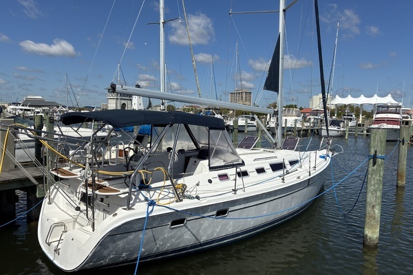 2008 Hunter 38