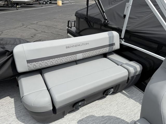 2026 Bennington M Swingback 24 MSB Tritoon - 25